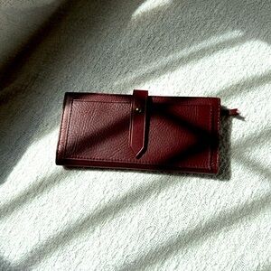 Classic Madewell wallet in burgundy